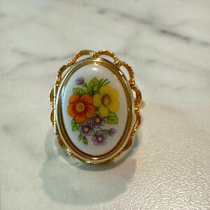 Vintage Avon Floral Gold-Tone Locket Ring Size 5/6